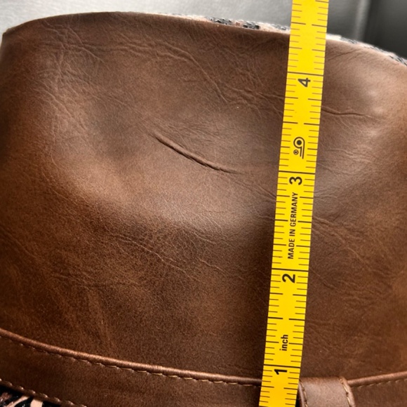 H06 HAT Fedora/ Explorer in Animal Print Faux Leather